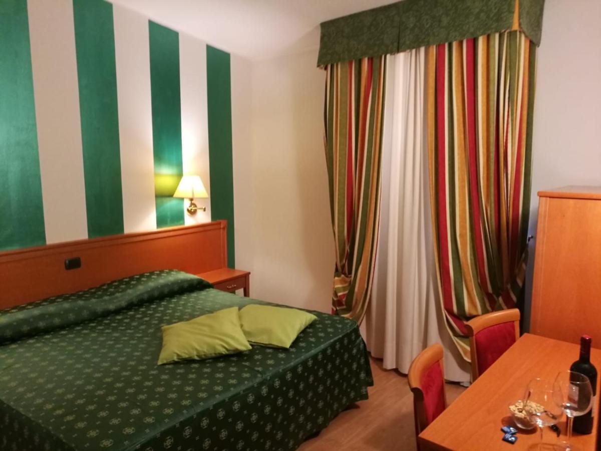 Hotel La Luna لوكا المظهر الخارجي الصورة