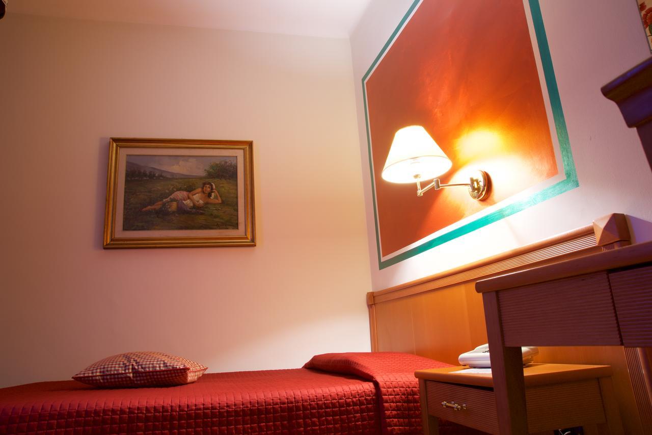 Hotel La Luna لوكا المظهر الخارجي الصورة