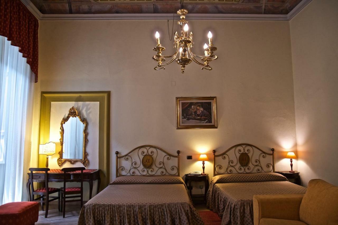 Hotel La Luna لوكا المظهر الخارجي الصورة