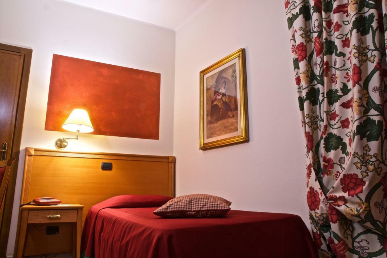 Hotel La Luna لوكا المظهر الخارجي الصورة