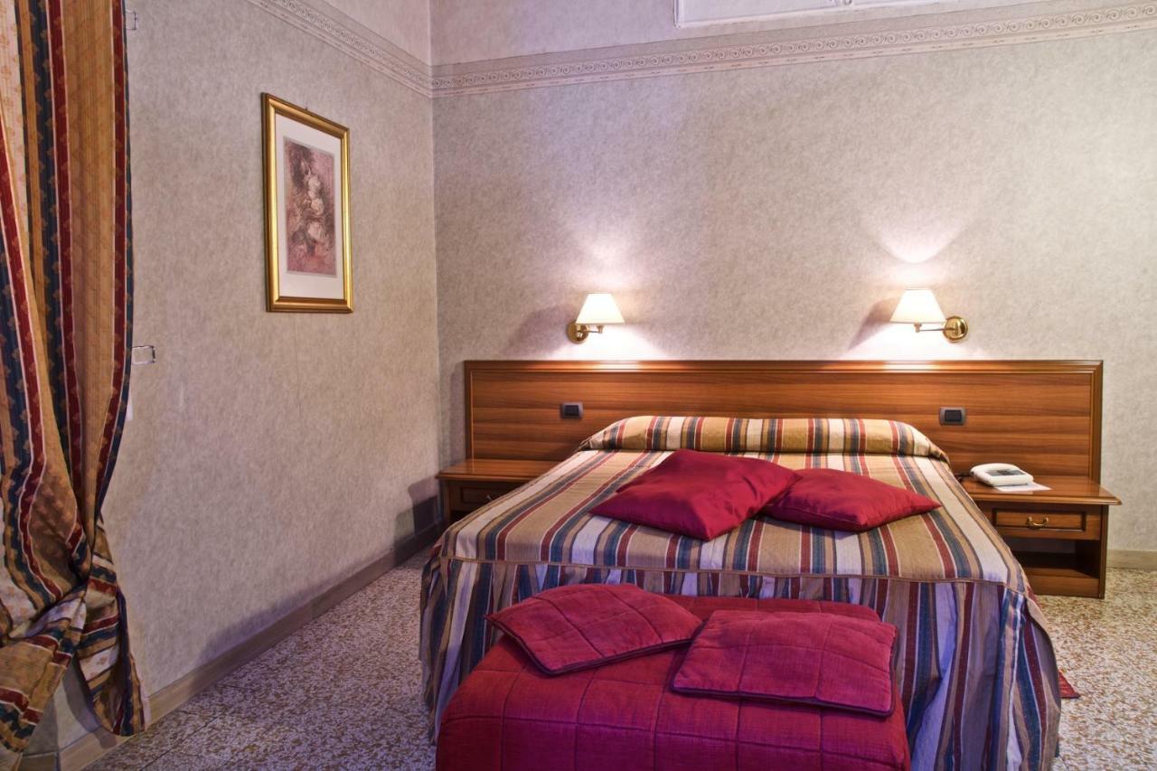 Hotel La Luna لوكا المظهر الخارجي الصورة