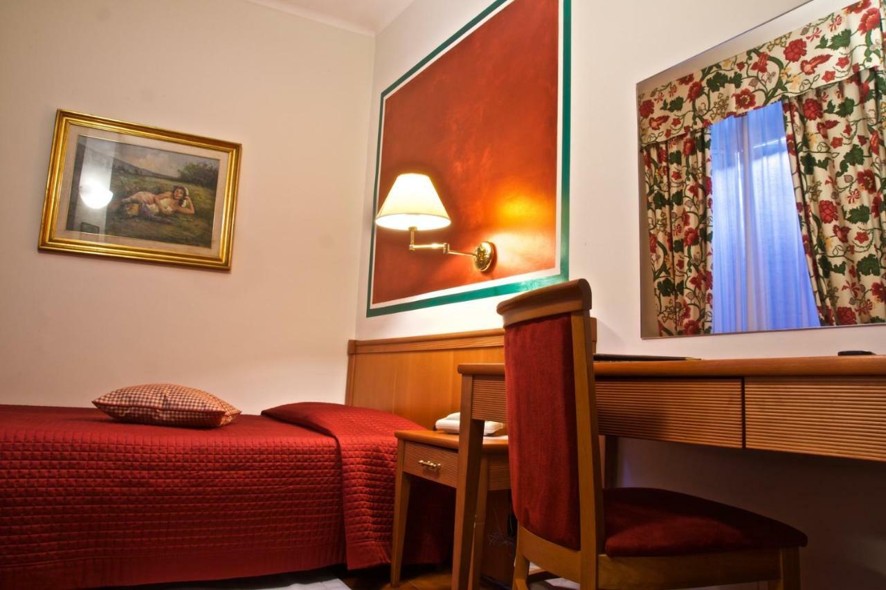 Hotel La Luna لوكا المظهر الخارجي الصورة
