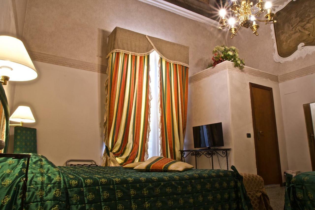 Hotel La Luna لوكا المظهر الخارجي الصورة